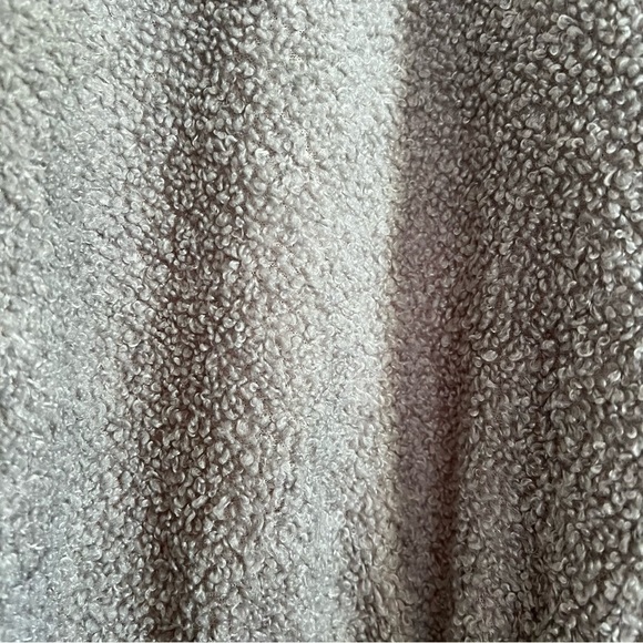 Gray Teddy Crewneck Sweatshirt Size Medium - Picture 7 of 10